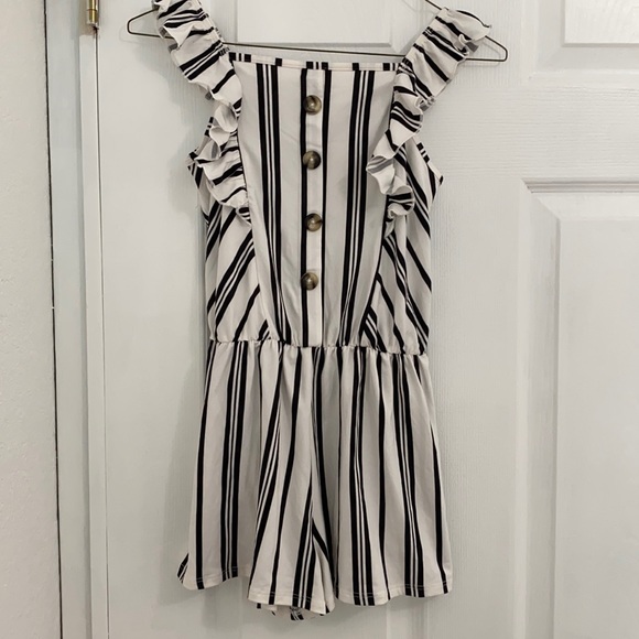 Heart&Arrow White Bodysuit girl. Elastic waistband - Picture 1 of 4